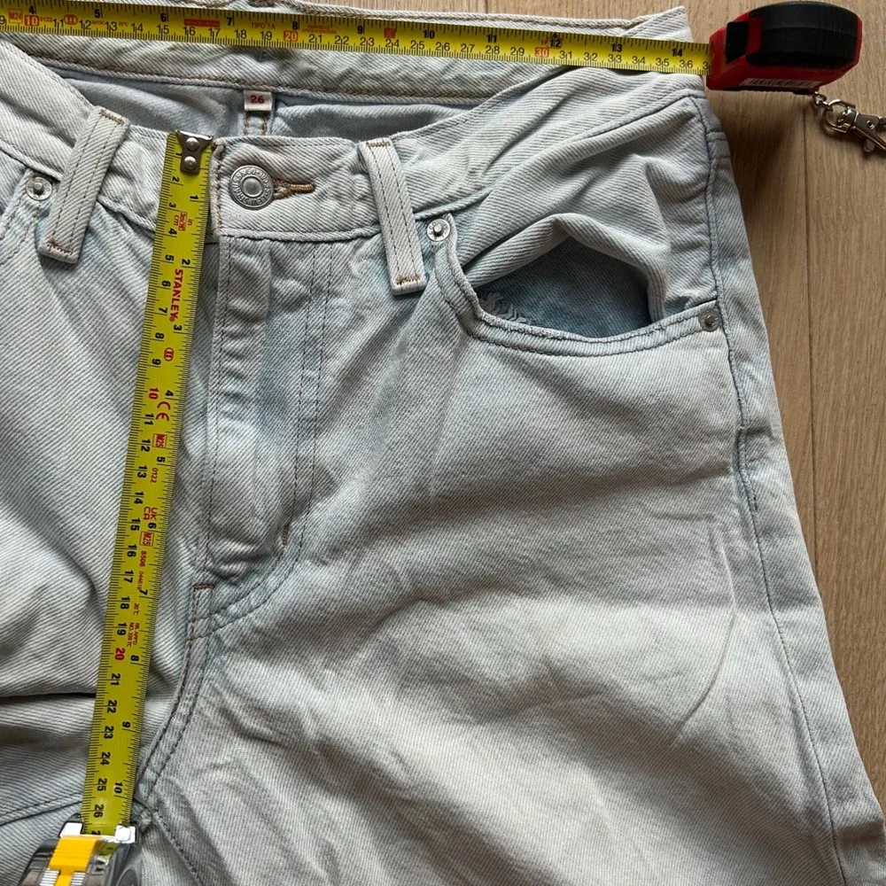Levi's Wide Leg Jeans Size 26 Light Wash High Rise Denim Casual Relaxed‎ Fit